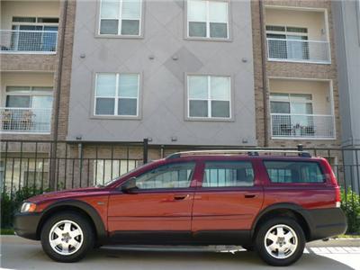 Used Volvo V70XC 2001 : $6999