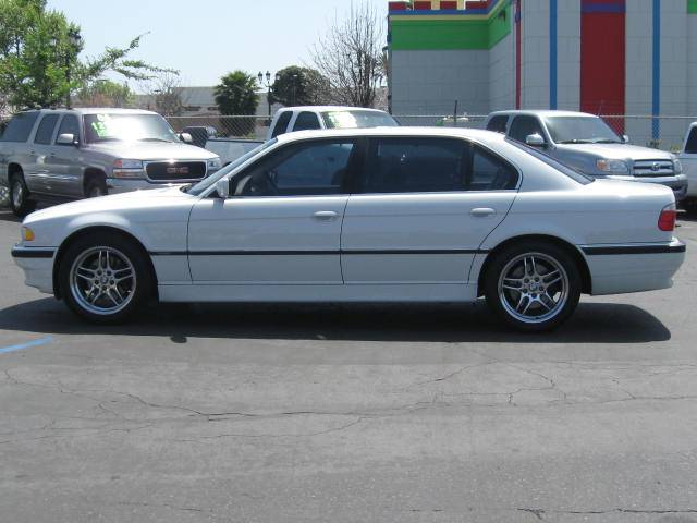 Used BMW 7 series 2001 : $9995