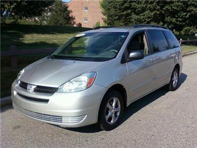 Used Toyota Sienna 2004 : $10588