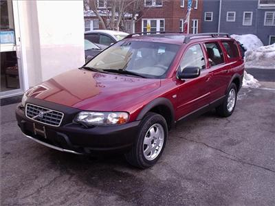 Used Volvo XC70 2004 : $10195