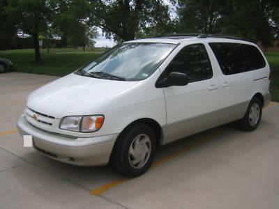 Used Toyota Sienna 2000 : $6999