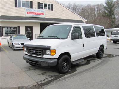 Used Ford EconolineWagon 2004 : $8995