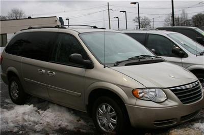 Used Chrysler TownCountry 2005 : $7998
