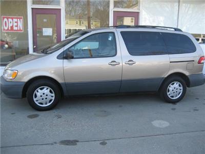 Used Toyota Sienna 2003 : $8995