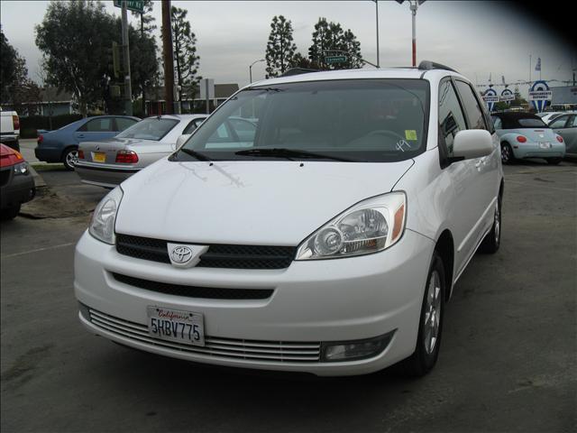 Used Toyota Sienna 2004 : $12995
