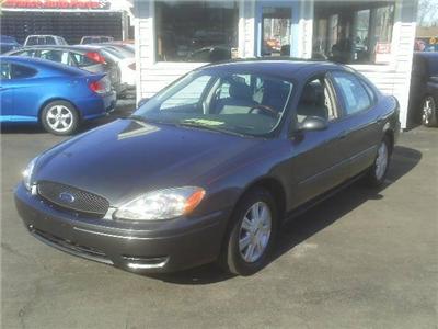 Used Ford Taurus 2005 : $5500