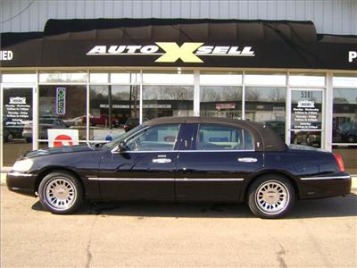 Used Lincoln TownCar 2000 : $6995