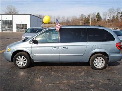 Used Chrysler TownCountry 2006 : $10987