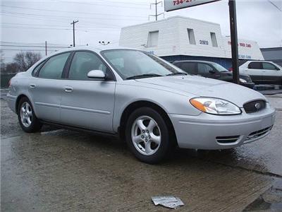 Used Ford Taurus 2004 : $4500