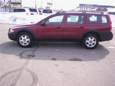 Used Volvo V70XC 2001 : $6598