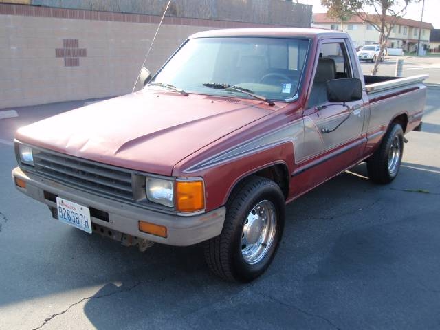 Used Toyota Pickup 1988 : $2500