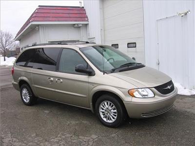 Used Chrysler TownandCountry 2002 : $7495