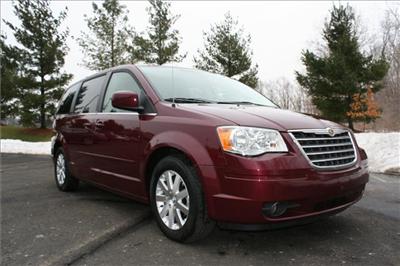 Used Chrysler TownCountry 2008 : $14995