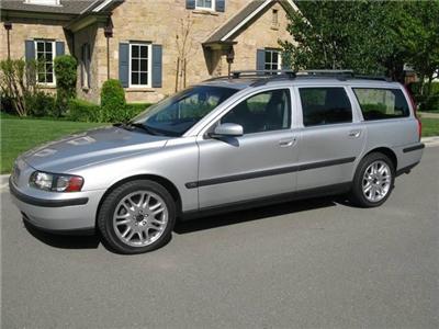 Used Volvo V70 2004 : $12900