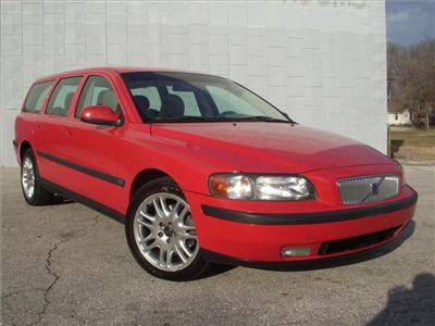 Used Volvo V70 2001 : $4900