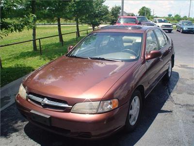 Used Nissan Altima 1998 : $4995