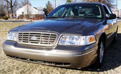 Used Ford CrownVictoria 2004 : $7180