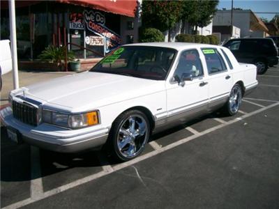 Used Lincoln TownCar 1992 : $3999