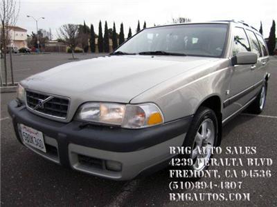 Used Volvo V70 2000 : $5999