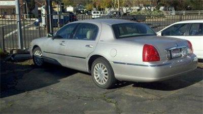 Used Lincoln TownCar 2004 : $7995