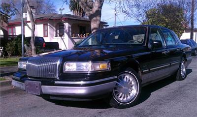 Used Lincoln TownCar 1997 : $3400