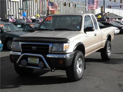 Used Toyota Tacoma 2000 : $8900