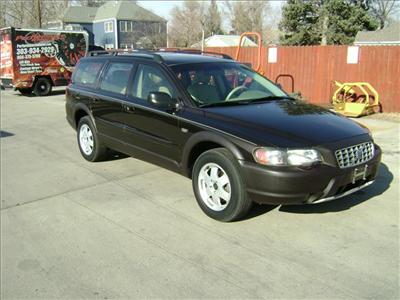 Used Volvo V70XC 2002 : $8000