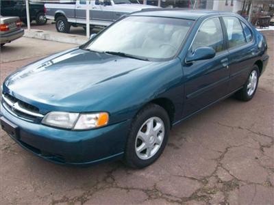 Used Nissan Altima 1998 : $3995