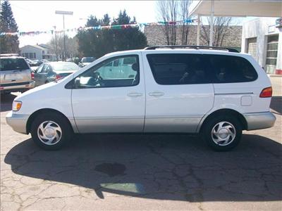 Used Toyota Sienna 2000 : $5995