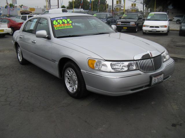 Used Lincoln Town Car 1999 : $6995