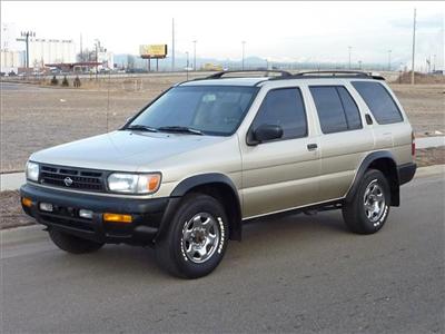 Used Nissan Pathfinder 1997 : $4995