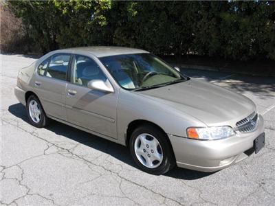 Used Nissan Altima 2000 : $3995