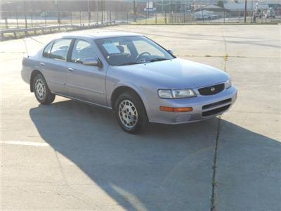Used Nissan Maxima 1996 : $3490