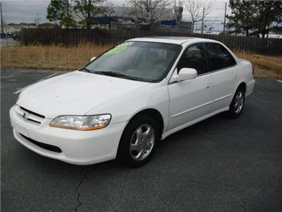 Used Honda Accord 2000 : $5995