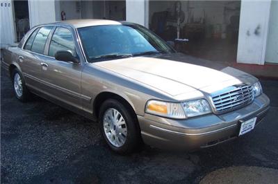 Used Ford CrownVictoria 2003 : $8999