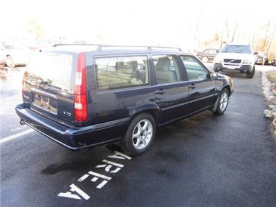 Used Volvo V70 1999 : $4900