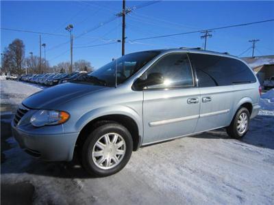Used Chrysler TownCountry 2006 : $13900