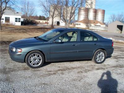 Used Volvo S60 2002 : $8900