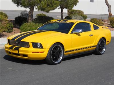 Used Ford Mustang 2005 : $11995
