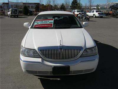 Used Lincoln TownCar 2005 : $4200
