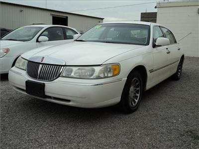 Used Lincoln TownCar 2000 : $4950