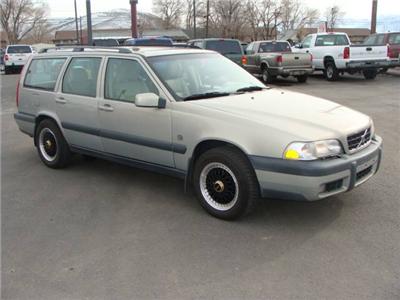 Used Volvo V70 2000 : $4750
