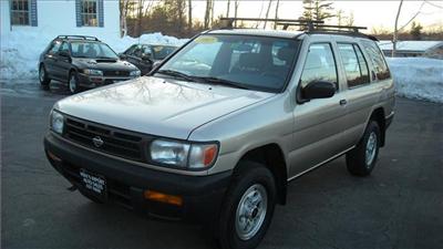 Used Nissan Pathfinder 1997 : $5495