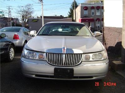 Used Lincoln TownCar 2000 : $3995
