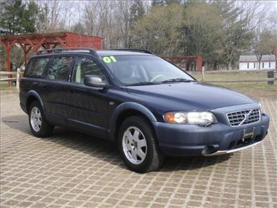 Used Volvo V70XC 2001 : $6995