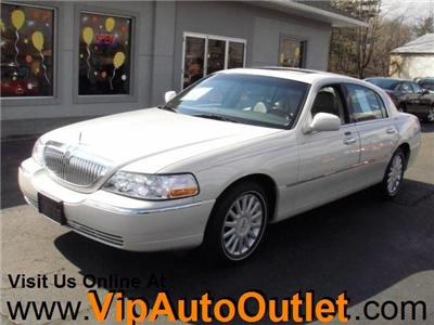 Used Lincoln TownCar 2005 : $14999
