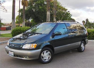 Used Toyota Sienna 2002 : $8995