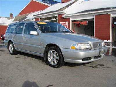 Used Volvo V70 2000 : $4995