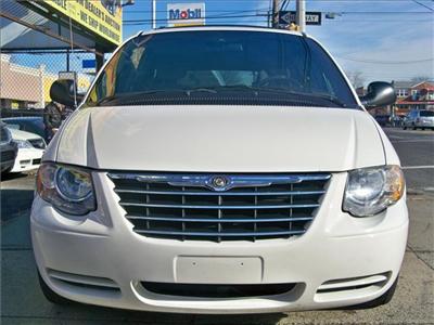 Used Chrysler TownandCountry 2005 : $5995