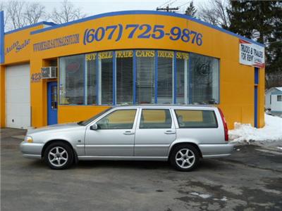 Used Volvo V70 2000 : $4495